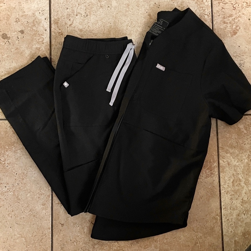FIGS Women's Black Zipper top Scrub with Joggers w Gray Drawstring Set